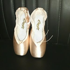 Capezio Glisse Pointe Shoes, NEW, Style 102